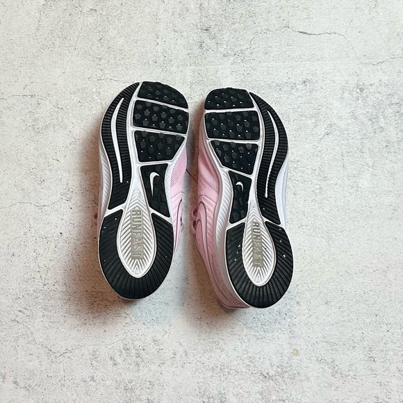 Nike Star Runner Pink Foam/Volt/Metallic Silver Size 5.5Youth - Picture 7 of 8